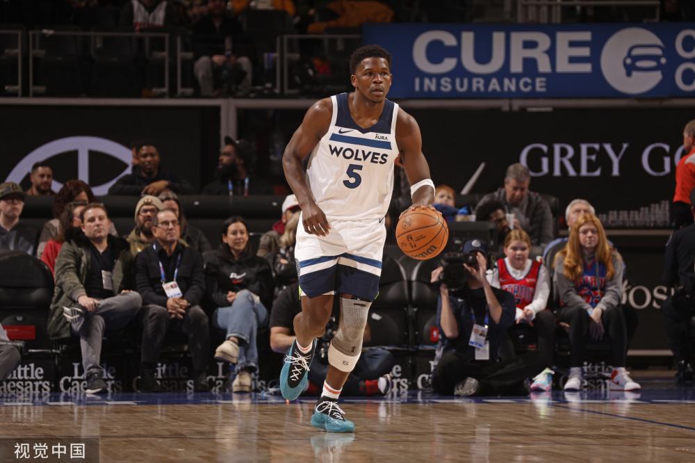 一个更加具 一个更加具